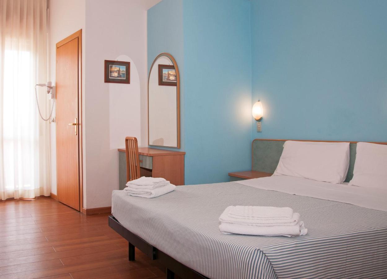 Hotel Rugantino Чезенатико Экстерьер фото