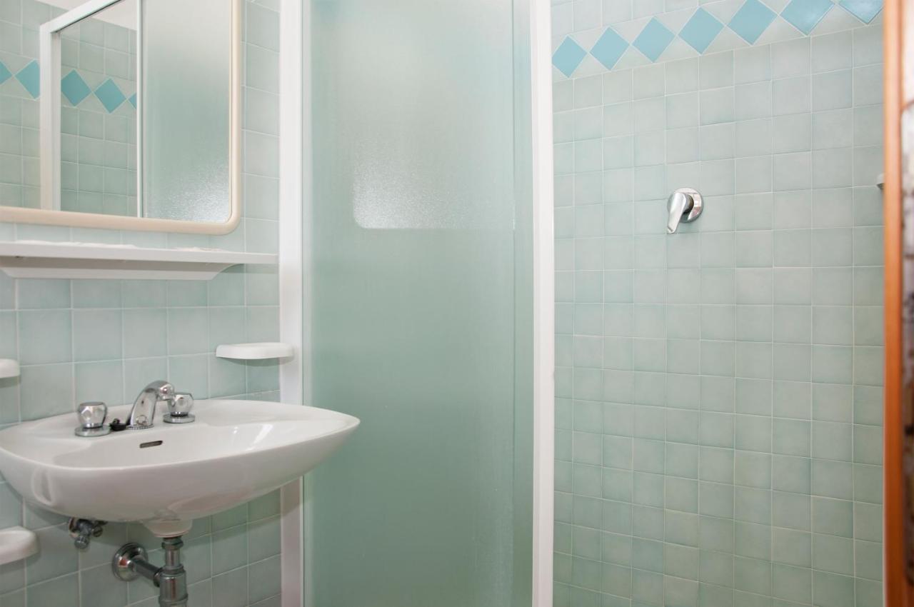 Hotel Rugantino Чезенатико Экстерьер фото