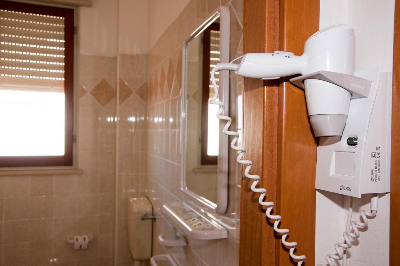 Hotel Rugantino Чезенатико Экстерьер фото