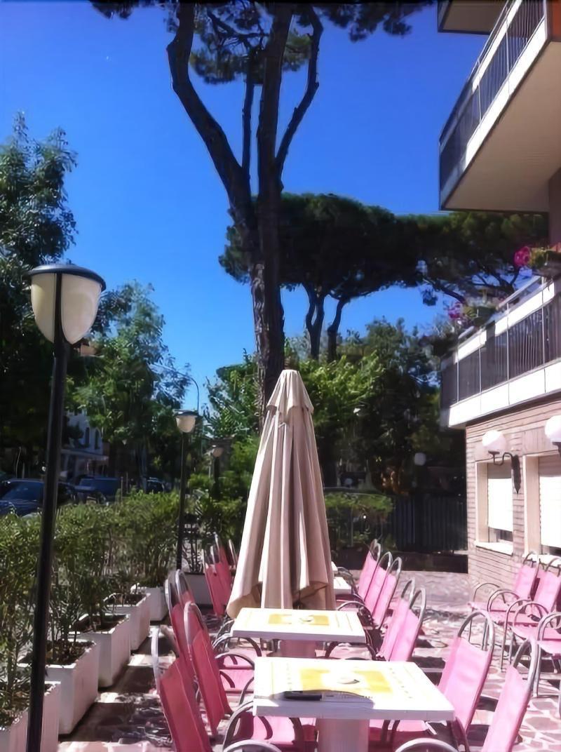 Hotel Rugantino Чезенатико Экстерьер фото