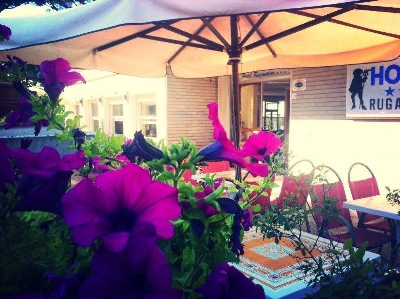 Hotel Rugantino Чезенатико Экстерьер фото