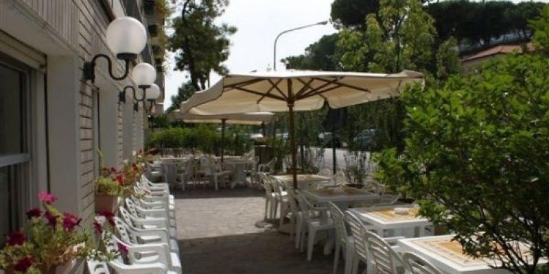 Hotel Rugantino Чезенатико Экстерьер фото