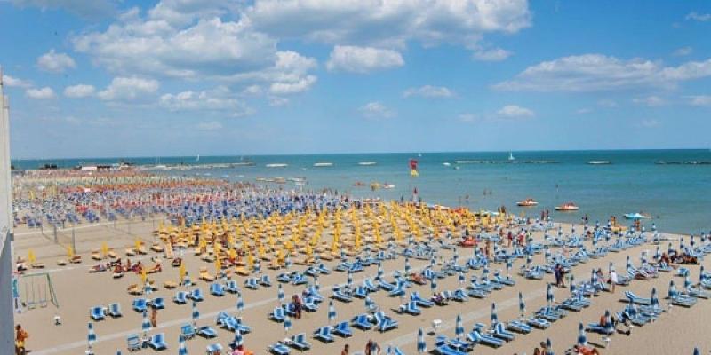 Hotel Rugantino Чезенатико Экстерьер фото