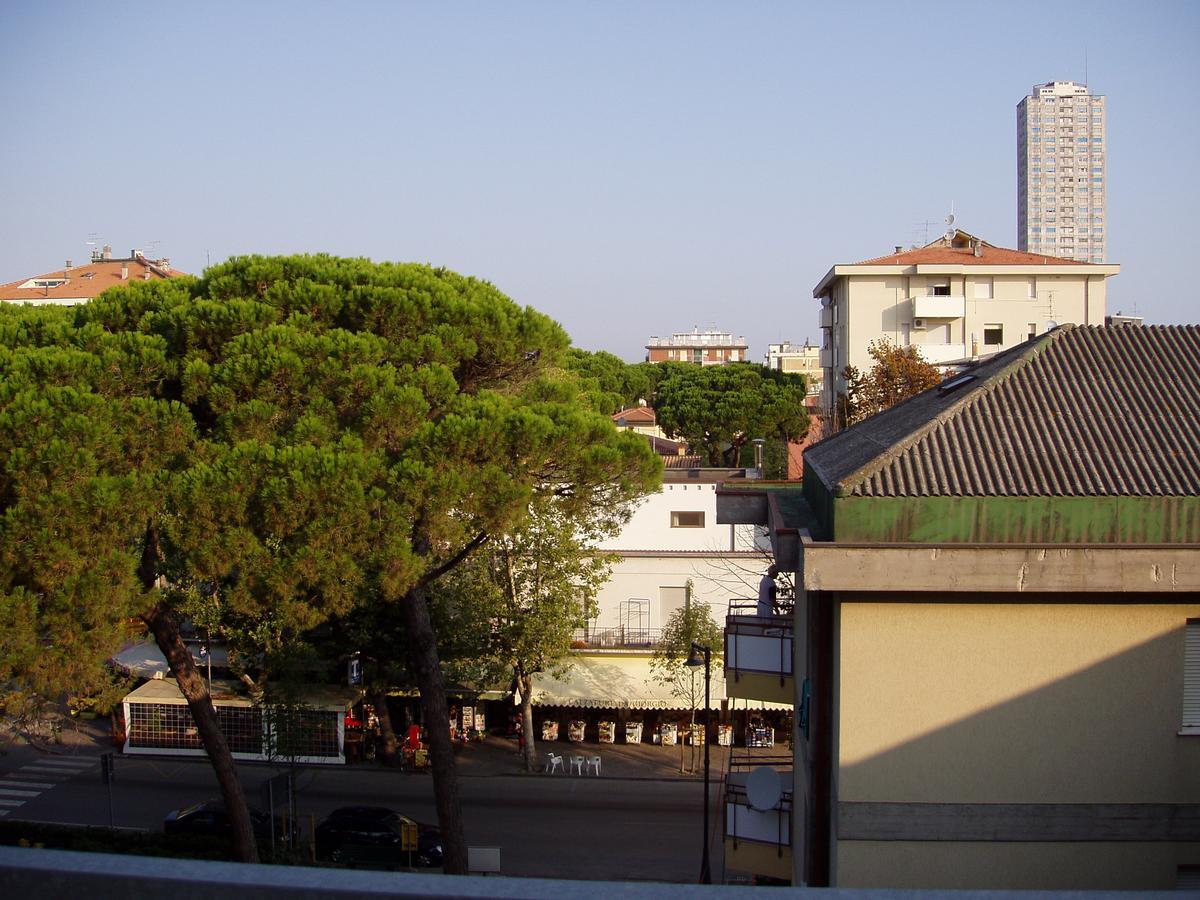 Hotel Rugantino Чезенатико Экстерьер фото