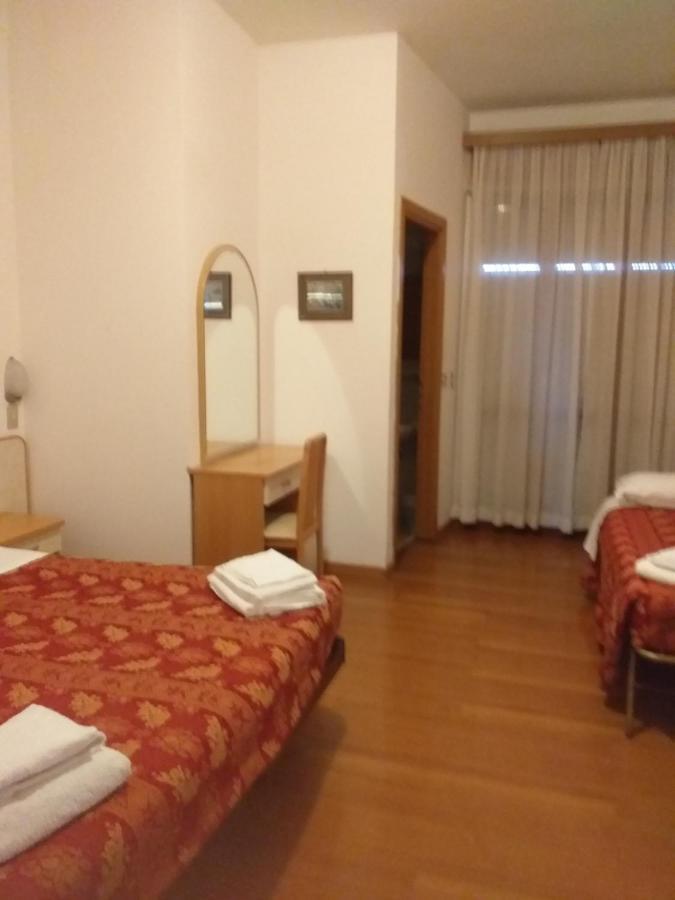 Hotel Rugantino Чезенатико Экстерьер фото